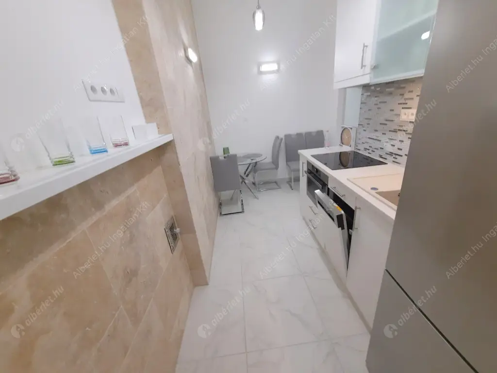 Kiadó albérlet 300000 Ft/hó áron: Budapest, V. kerület  Október 6. utca. Mérete: 52 nm, 1 szobás | Alberlet.hu - 6598027