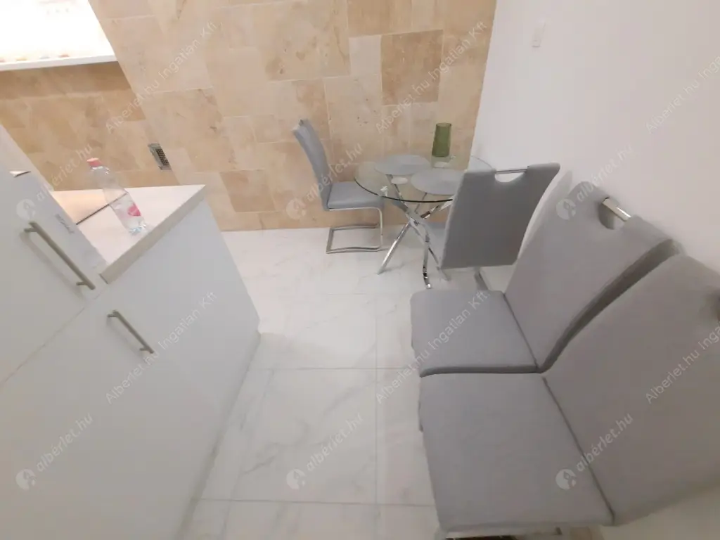 Kiadó albérlet 300000 Ft/hó áron: Budapest, V. kerület  Október 6. utca. Mérete: 52 nm, 1 szobás | Alberlet.hu - 6598033