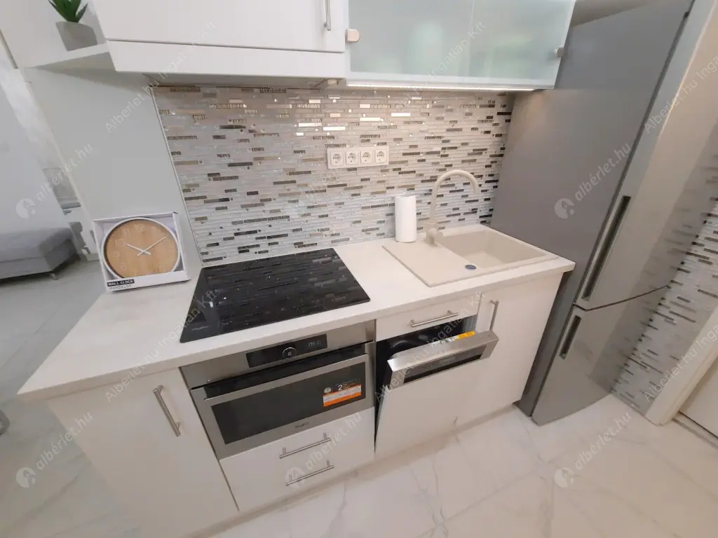 Kiadó albérlet 300000 Ft/hó áron: Budapest, V. kerület  Október 6. utca. Mérete: 52 nm, 1 szobás | Alberlet.hu - 6618763