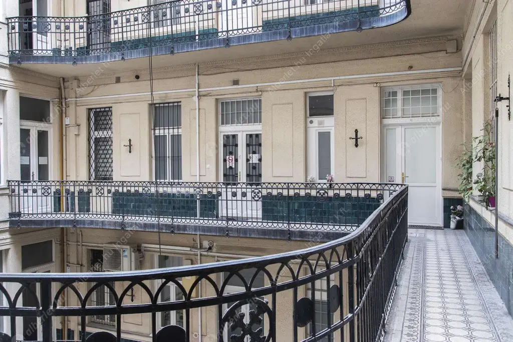 Kiadó albérlet 300000 Ft/hó áron: Budapest, V. kerület  Október 6. utca. Mérete: 52 nm, 1 szobás | Alberlet.hu - 6618768