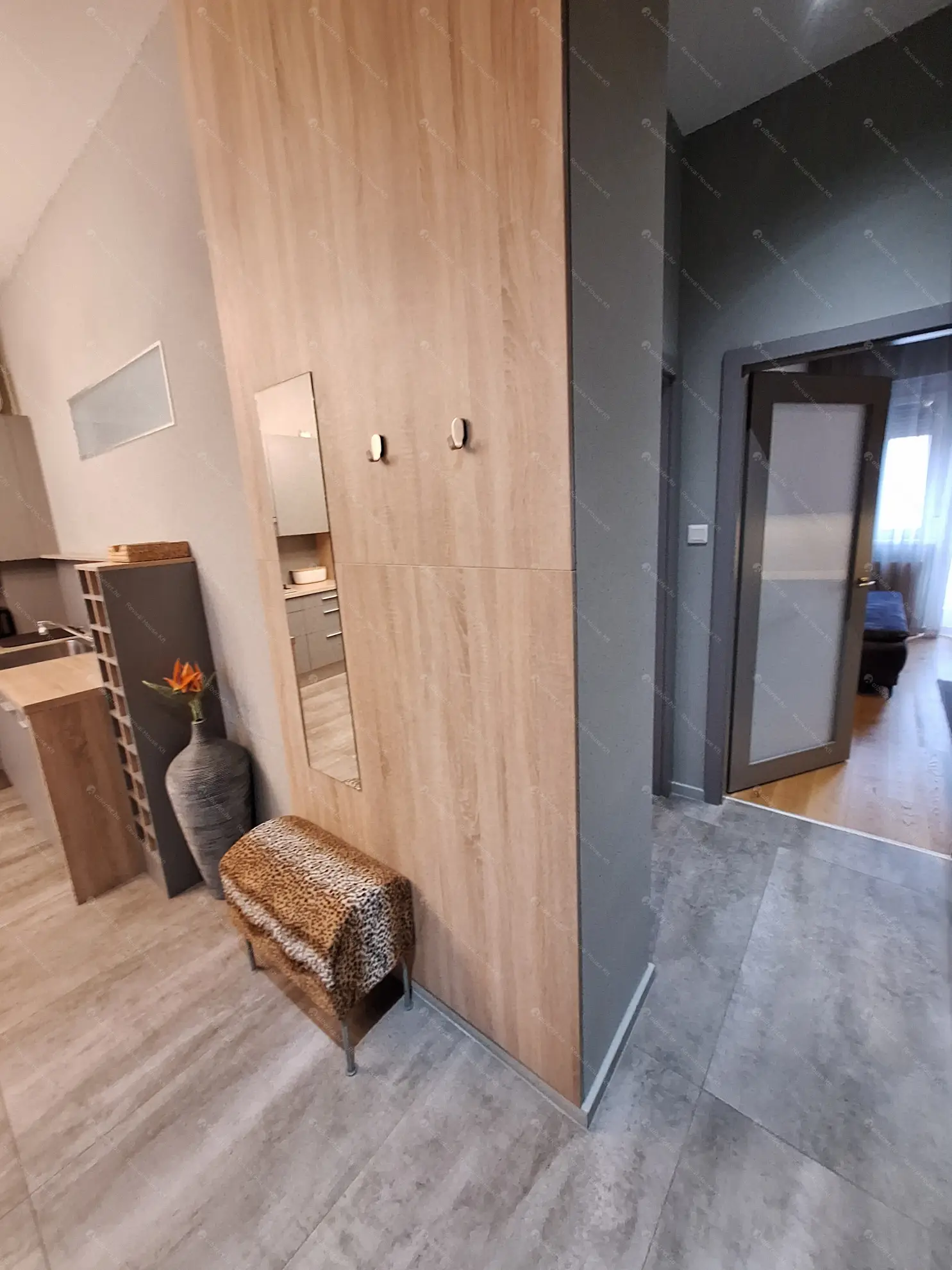 Kiadó albérlet 766000 Ft/hó áron: Budapest, V. kerület  Október 6. utca. Mérete: 80 nm, 3 szobás | Alberlet.hu - 6565283