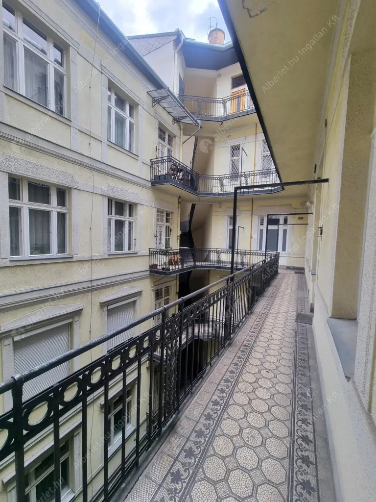 Kiadó albérlet 395000 Ft/hó áron: Budapest, V. kerület  Október 6. utca. Mérete: 85 nm, 3 szobás | Alberlet.hu - 6618794