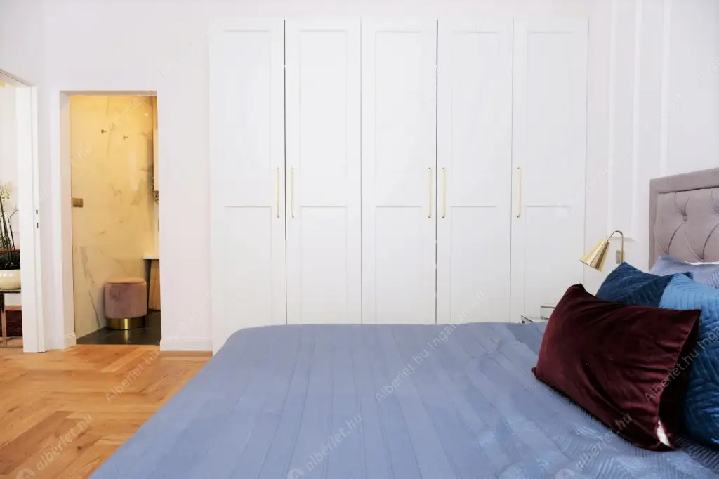 Kiadó albérlet 970000 Ft/hó áron: Budapest, V. kerület  Október 6. utca. Mérete: 90 nm, 2 szobás | Alberlet.hu - 6519338