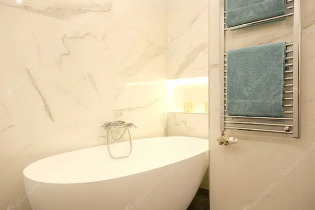 Kiadó albérlet 970000 Ft/hó áron: Budapest, V. kerület  Október 6. utca. Mérete: 90 nm, 2 szobás | Alberlet.hu - 6519344