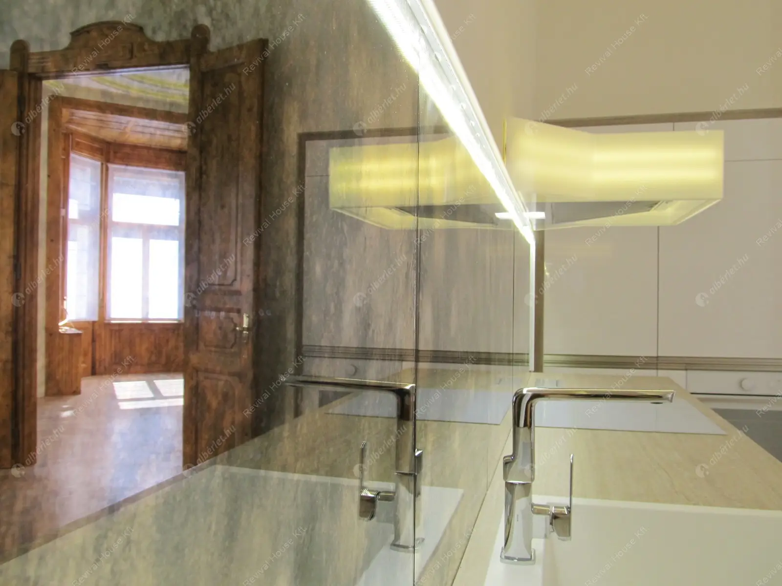 Kiadó albérlet 648000 Ft/hó áron: Budapest, V. kerület  Október 6. utca. Mérete: 90 nm, 3 szobás | Alberlet.hu - 6593323