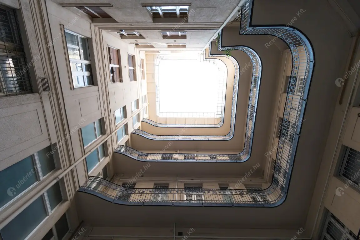 Kiadó albérlet 648000 Ft/hó áron: Budapest, V. kerület  Október 6. utca. Mérete: 90 nm, 3 szobás | Alberlet.hu - 6593339