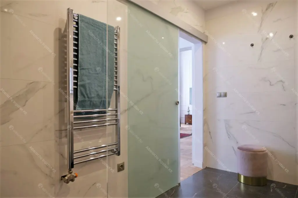 Kiadó albérlet 795000 Ft/hó áron: Budapest, V. kerület  Október 6. utca. Mérete: 90 nm, 2 szobás | Alberlet.hu - 6653410