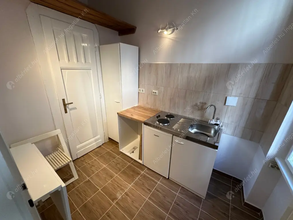 Kiadó albérlet 245000 Ft/hó áron: Budapest, V. kerület  Papnövelde utca. Mérete: 22 nm, 1 szobás | Alberlet.hu - 6601841