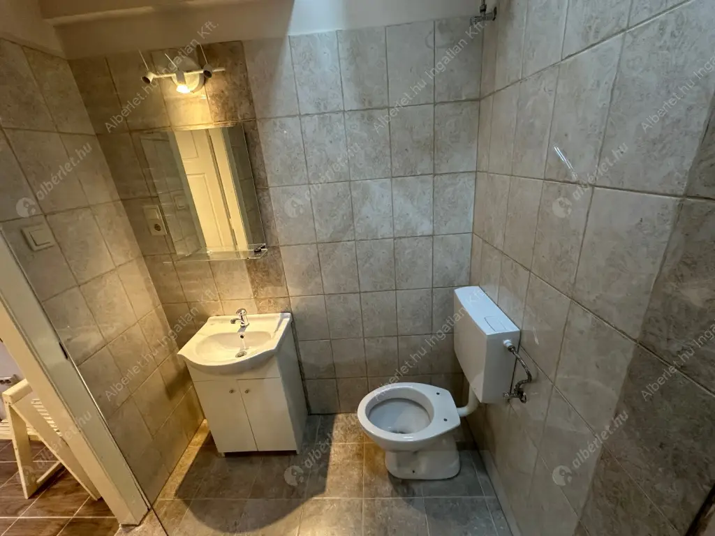 Kiadó albérlet 245000 Ft/hó áron: Budapest, V. kerület  Papnövelde utca. Mérete: 22 nm, 1 szobás | Alberlet.hu - 6601845