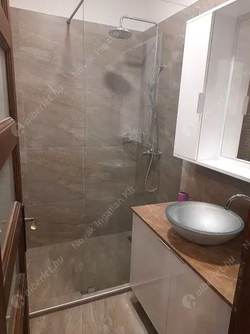 Kiadó albérlet 350000 Ft/hó áron: Budapest, V. kerület  Papnövelde utca. Mérete: 22 nm, 2 szobás | Alberlet.hu - 6558383