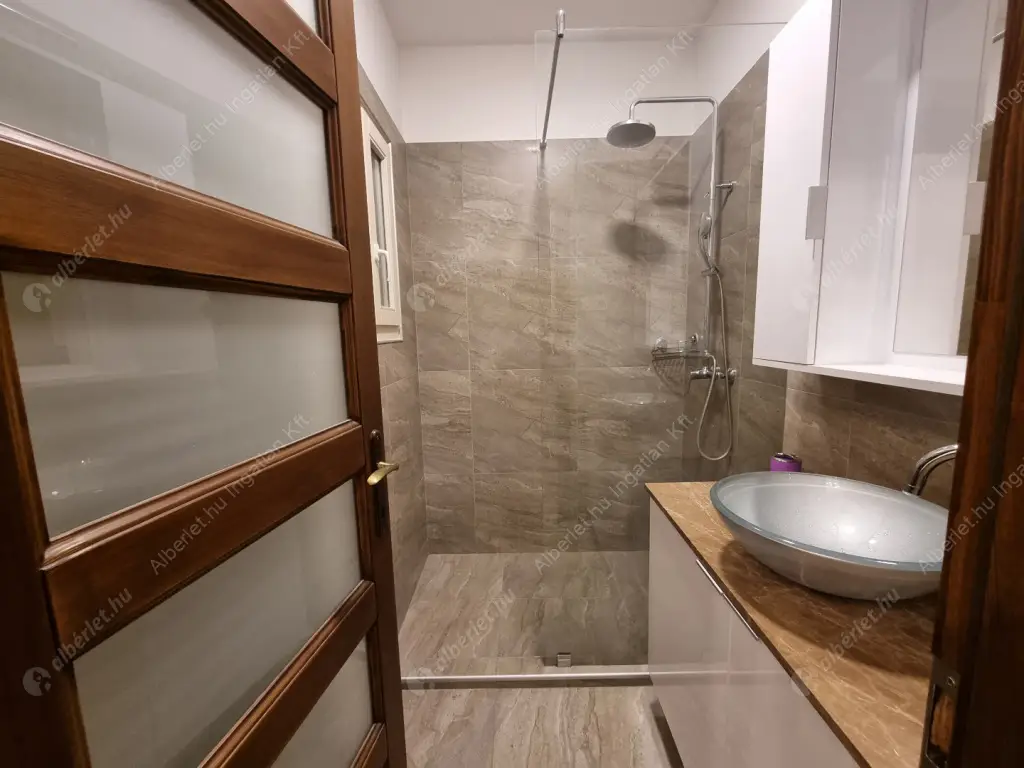 Kiadó albérlet 350000 Ft/hó áron: Budapest, V. kerület  Papnövelde utca. Mérete: 55 nm, 2 szobás | Alberlet.hu - 6556853