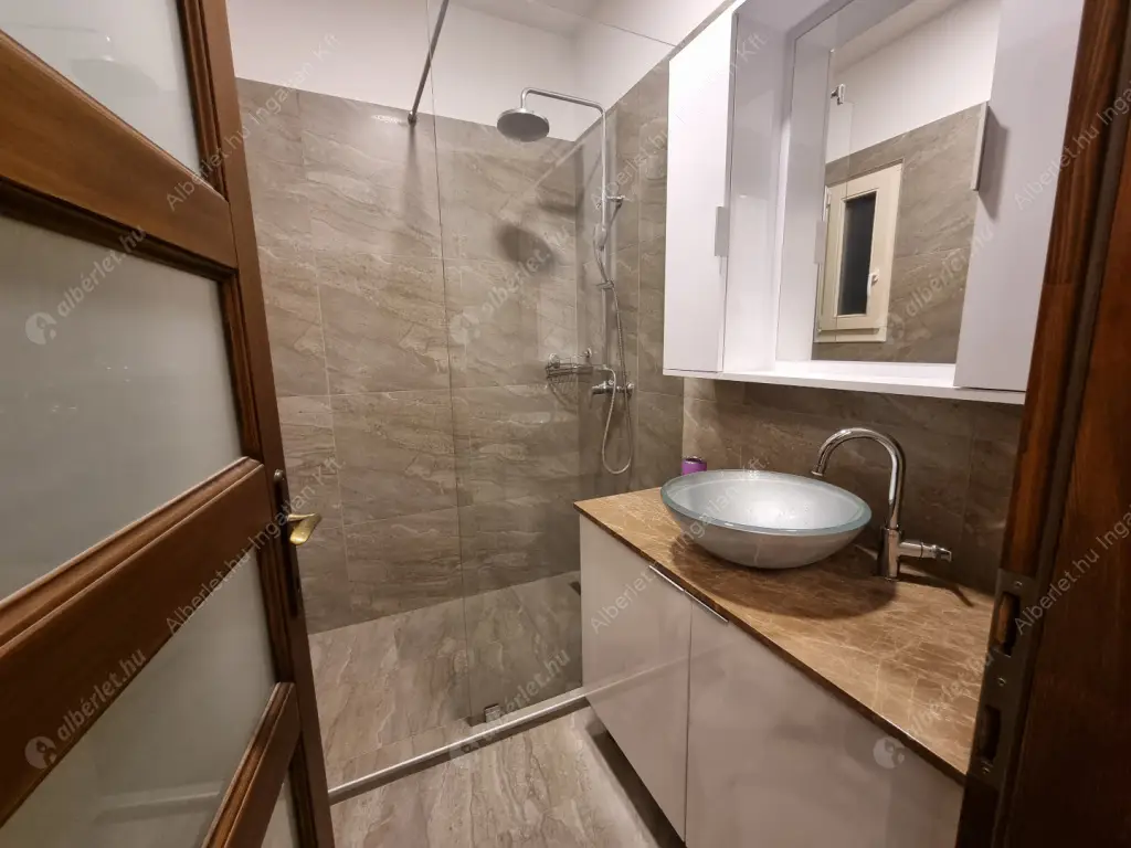 Kiadó albérlet 350000 Ft/hó áron: Budapest, V. kerület  Papnövelde utca. Mérete: 55 nm, 2 szobás | Alberlet.hu - 6588857