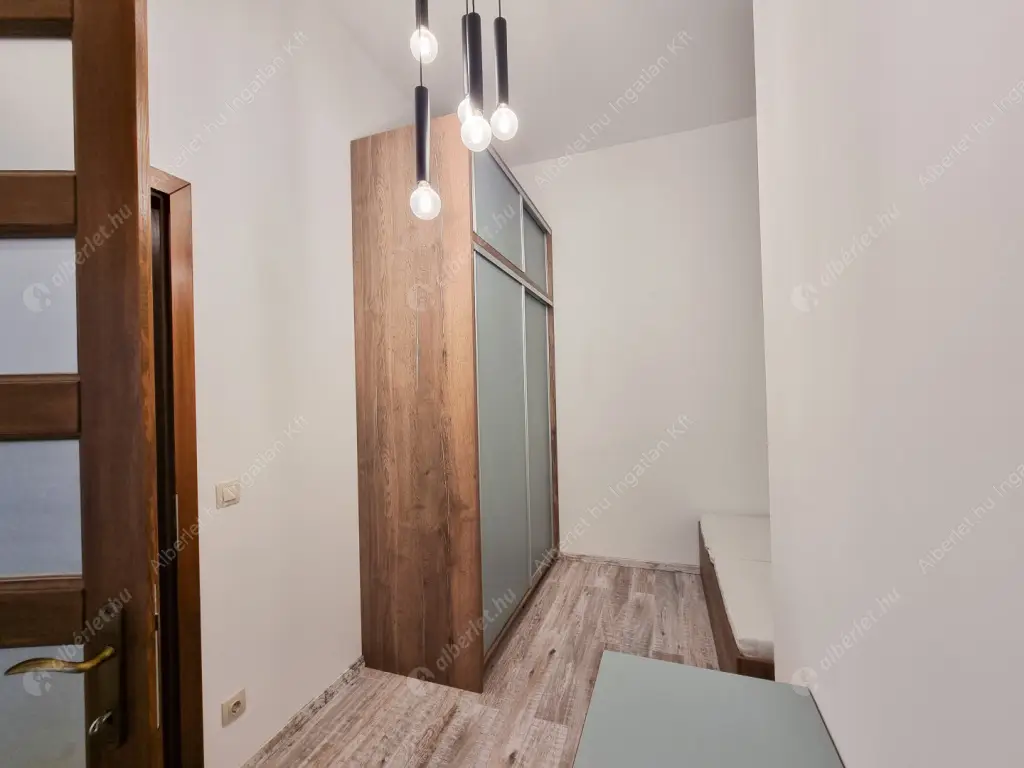 Kiadó albérlet 350000 Ft/hó áron: Budapest, V. kerület  Papnövelde utca. Mérete: 55 nm, 2 szobás | Alberlet.hu - 6588864