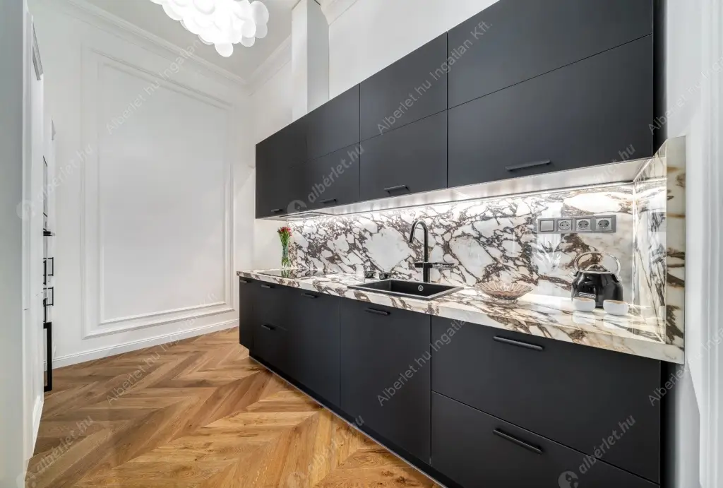 Kiadó albérlet 1000000 Ft/hó áron: Budapest, V. kerület  Párizsi utca. Mérete: 81 nm, 3 szobás | Alberlet.hu - 6633951