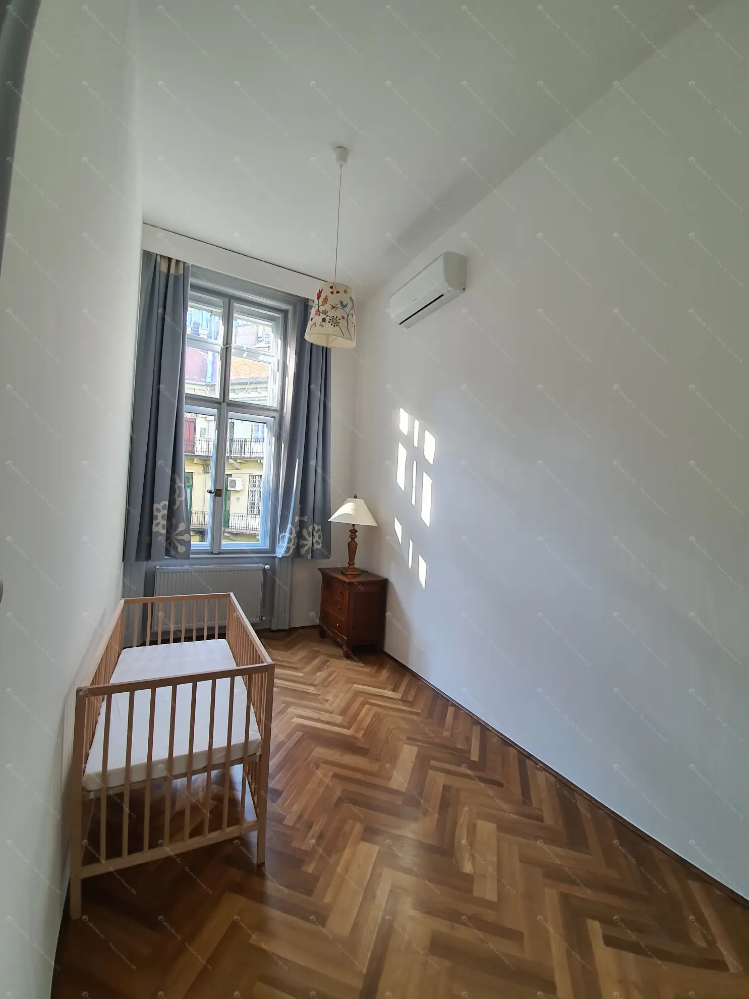 Kiadó albérlet 1544000 Ft/hó áron: Budapest, V. kerület  Perczel Mór utca. Mérete: 202 nm, 6 szobás | Alberlet.hu - 6626152