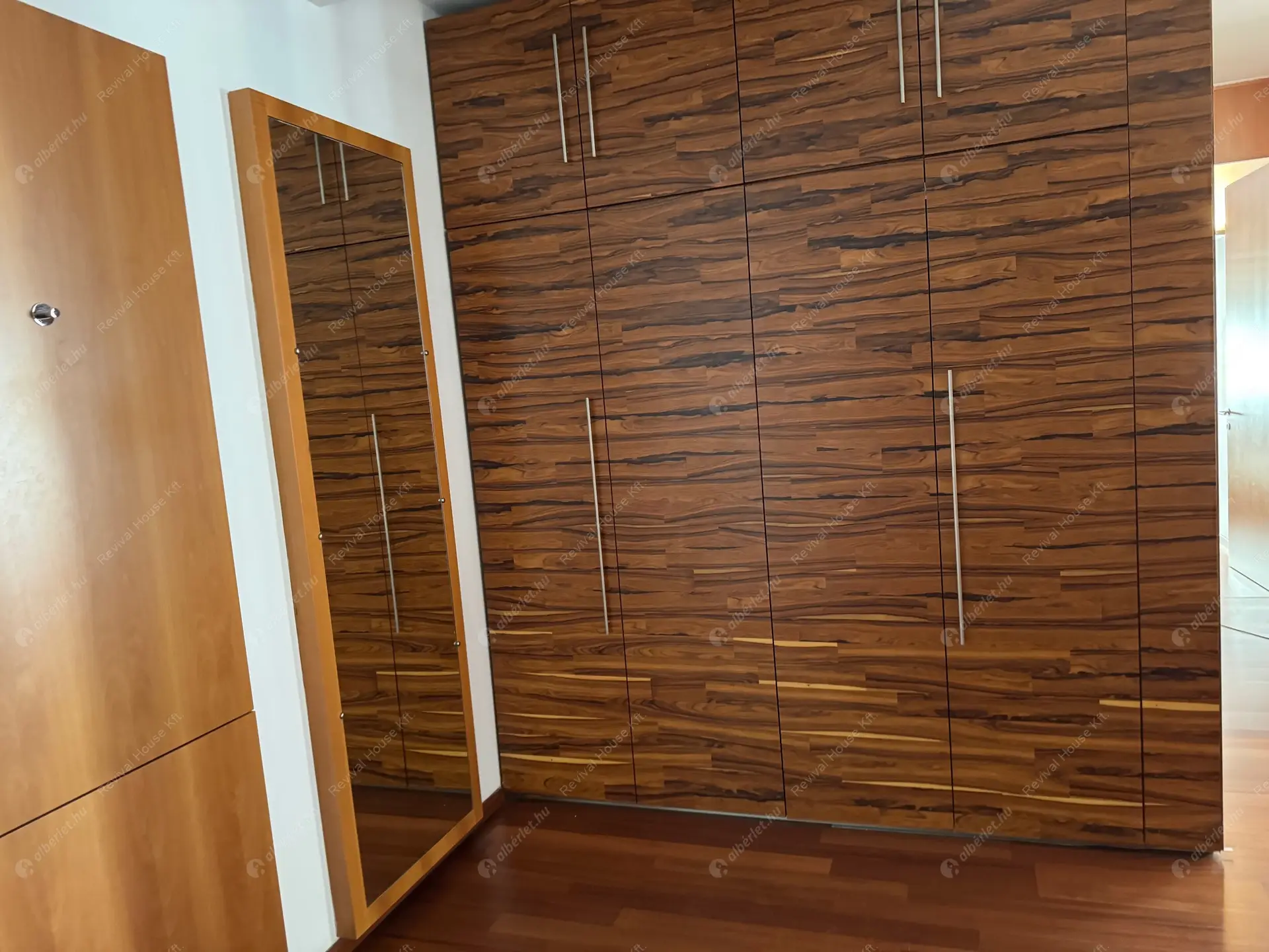 Kiadó albérlet 500000 Ft/hó áron: Budapest, V. kerület  Petőfi Sándor utca. Mérete: 120 nm, 3 szobás | Alberlet.hu - 6533318