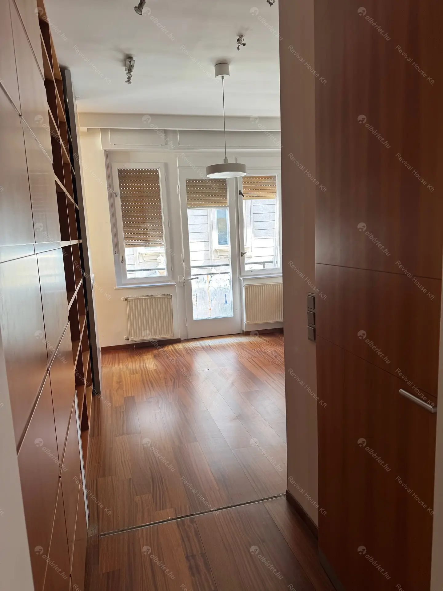 Kiadó albérlet 500000 Ft/hó áron: Budapest, V. kerület  Petőfi Sándor utca. Mérete: 120 nm, 3 szobás | Alberlet.hu - 6533319