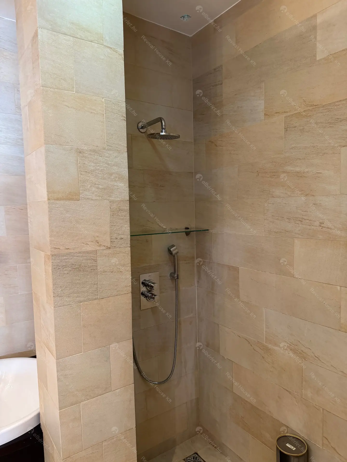 Kiadó albérlet 500000 Ft/hó áron: Budapest, V. kerület  Petőfi Sándor utca. Mérete: 120 nm, 3 szobás | Alberlet.hu - 6533324