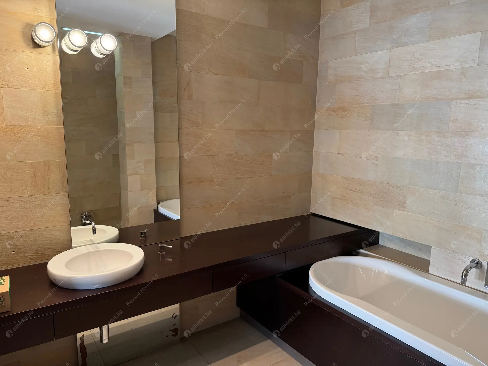 Kiadó albérlet 500000 Ft/hó áron: Budapest, V. kerület  Petőfi Sándor utca. Mérete: 120 nm, 3 szobás | Alberlet.hu - 6533325