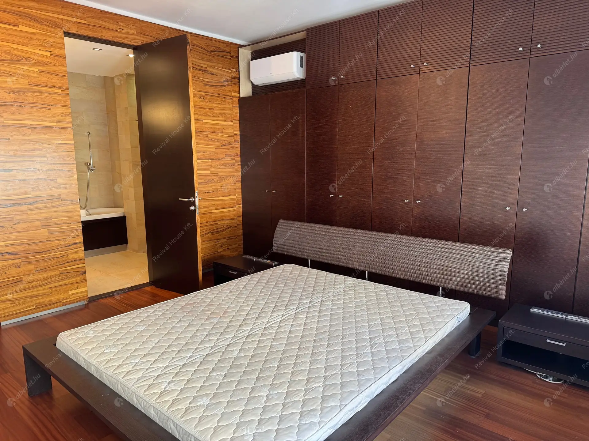 Kiadó albérlet 500000 Ft/hó áron: Budapest, V. kerület  Petőfi Sándor utca. Mérete: 120 nm, 3 szobás | Alberlet.hu - 6533326