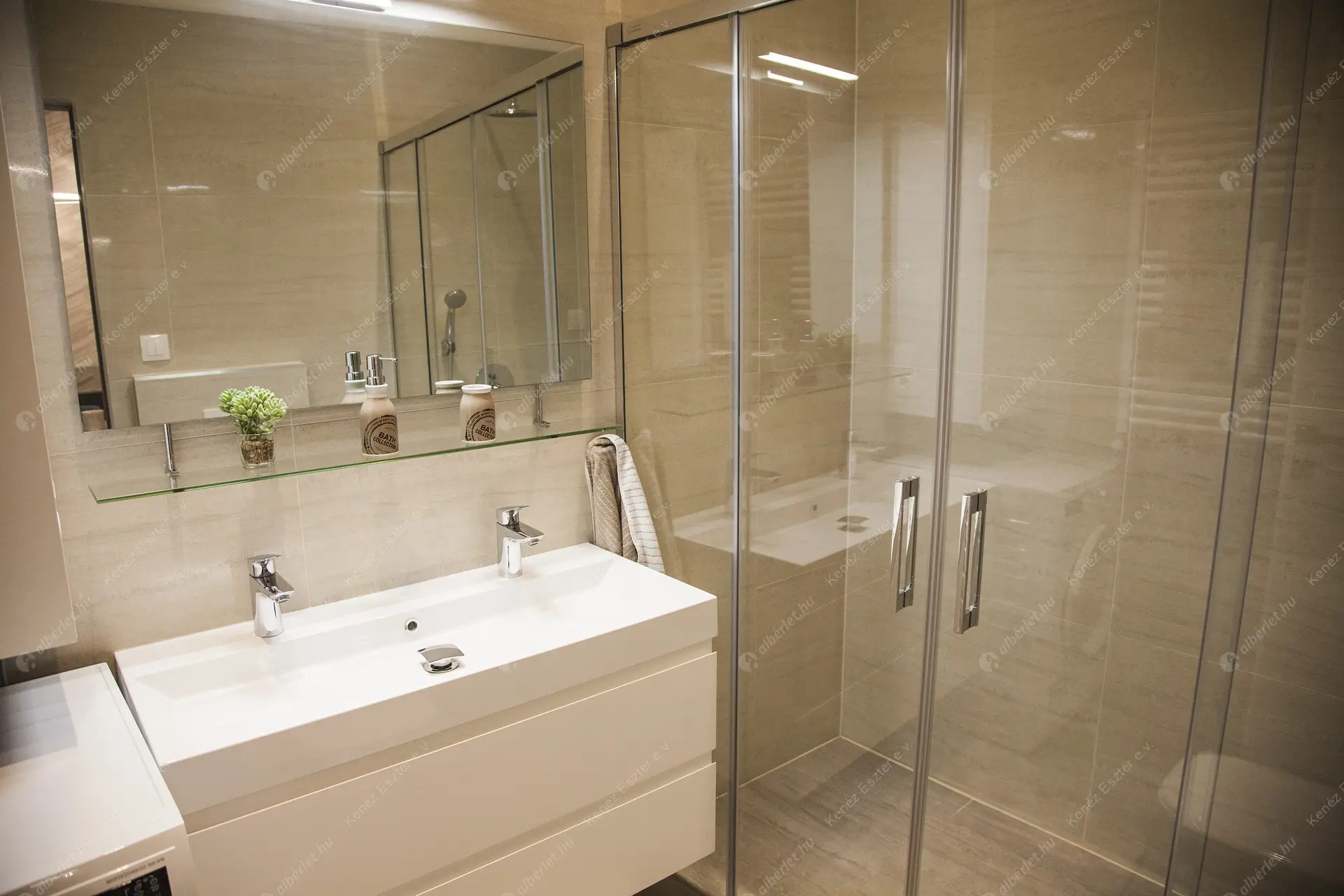 Kiadó albérlet 990000 Ft/hó áron: Budapest, V. kerület  Petőfi Sándor utca. Mérete: 127 nm, 3 szobás | Alberlet.hu - 6374919