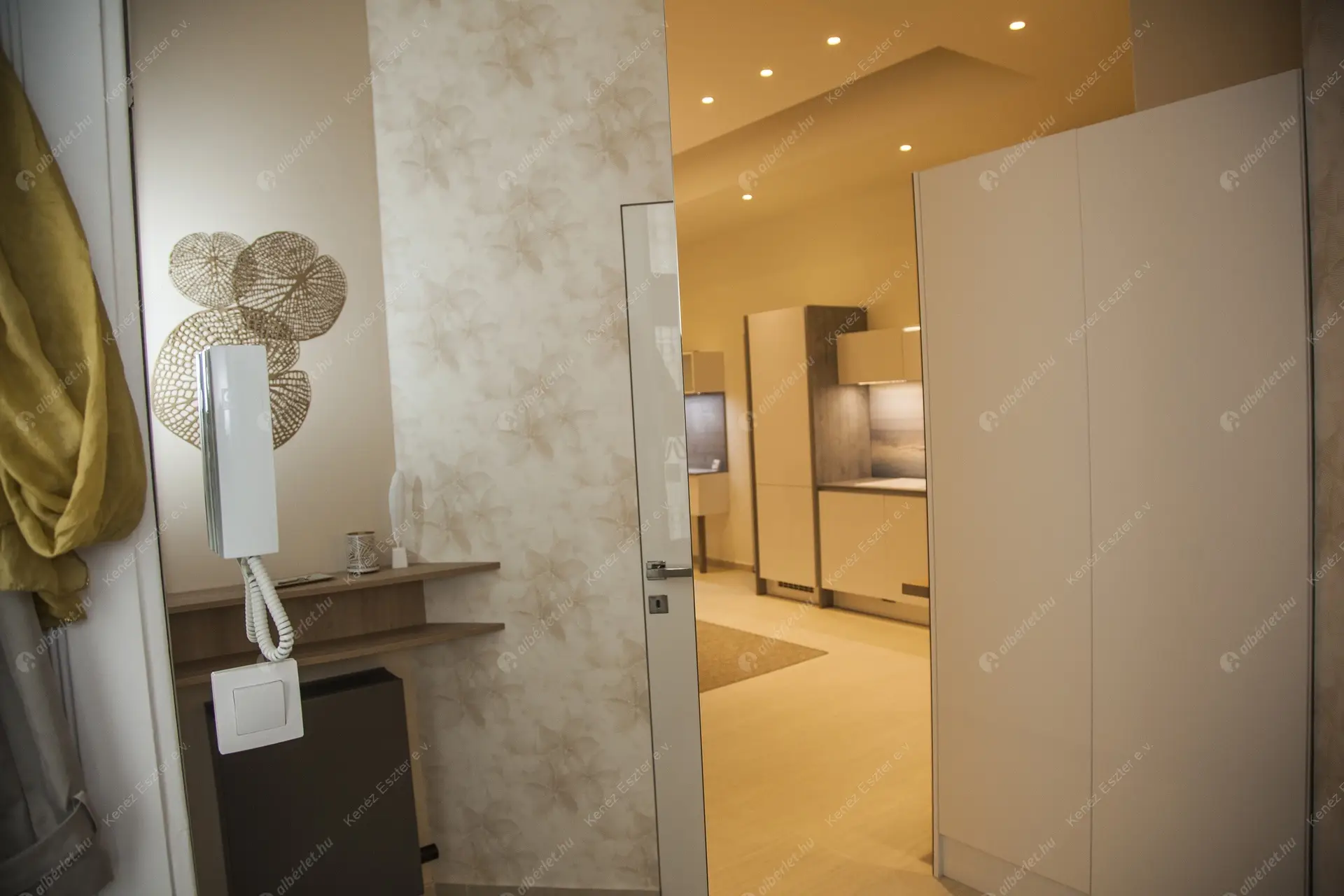 Kiadó albérlet 990000 Ft/hó áron: Budapest, V. kerület  Petőfi Sándor utca. Mérete: 127 nm, 3 szobás | Alberlet.hu - 6374931