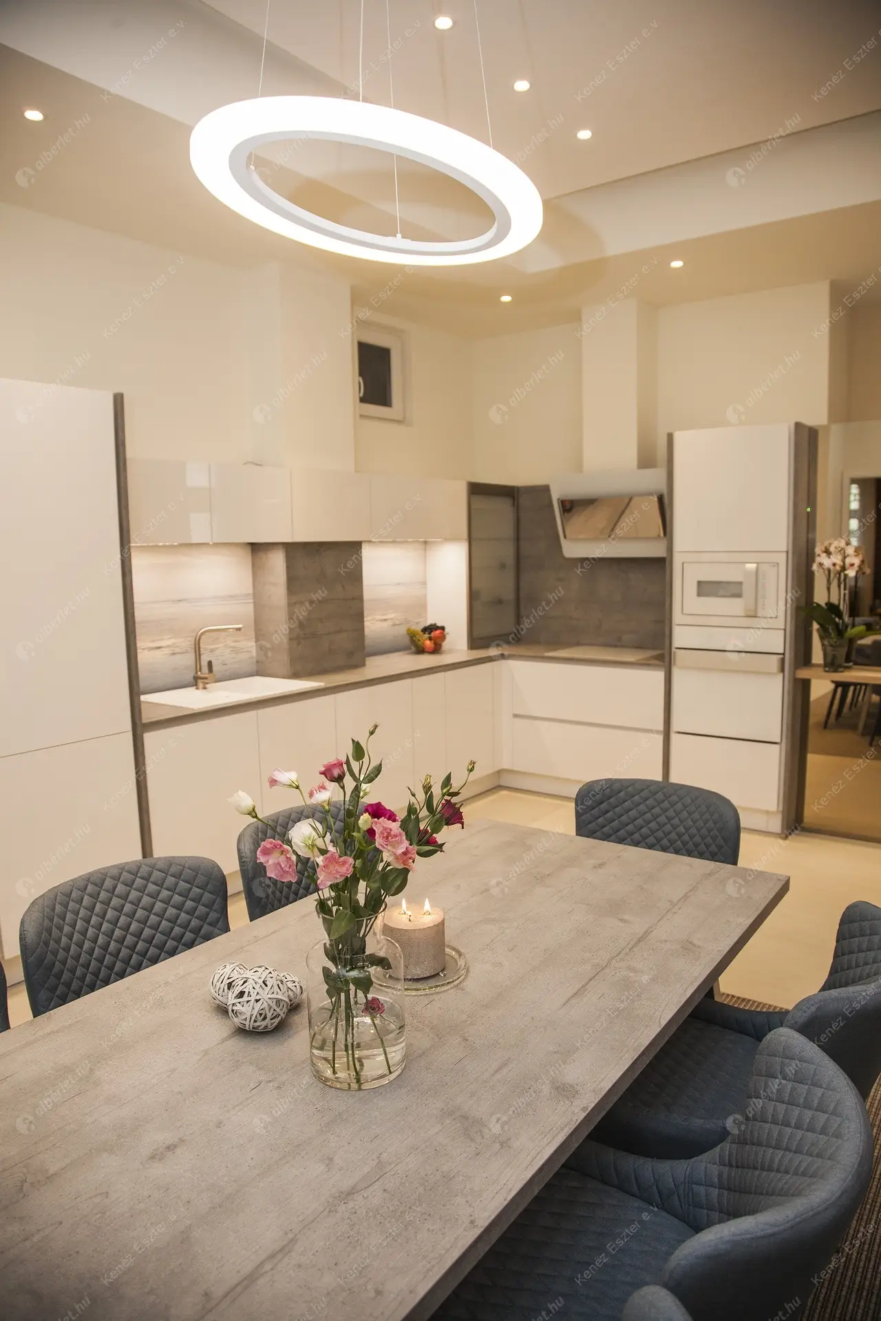 Kiadó albérlet 990000 Ft/hó áron: Budapest, V. kerület  Petőfi Sándor utca. Mérete: 127 nm, 3 szobás | Alberlet.hu - 6374933