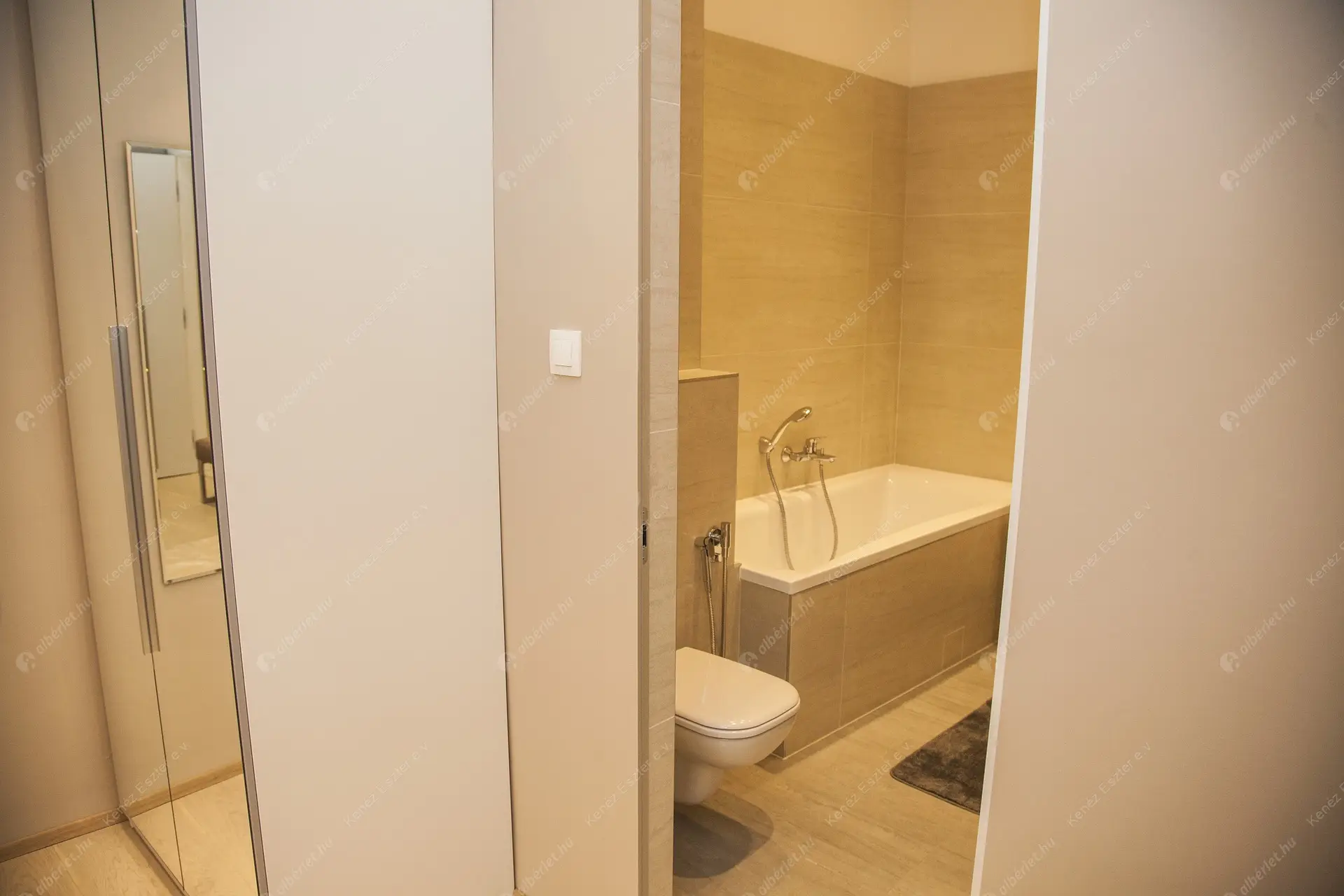 Kiadó albérlet 990000 Ft/hó áron: Budapest, V. kerület  Petőfi Sándor utca. Mérete: 127 nm, 3 szobás | Alberlet.hu - 6374939