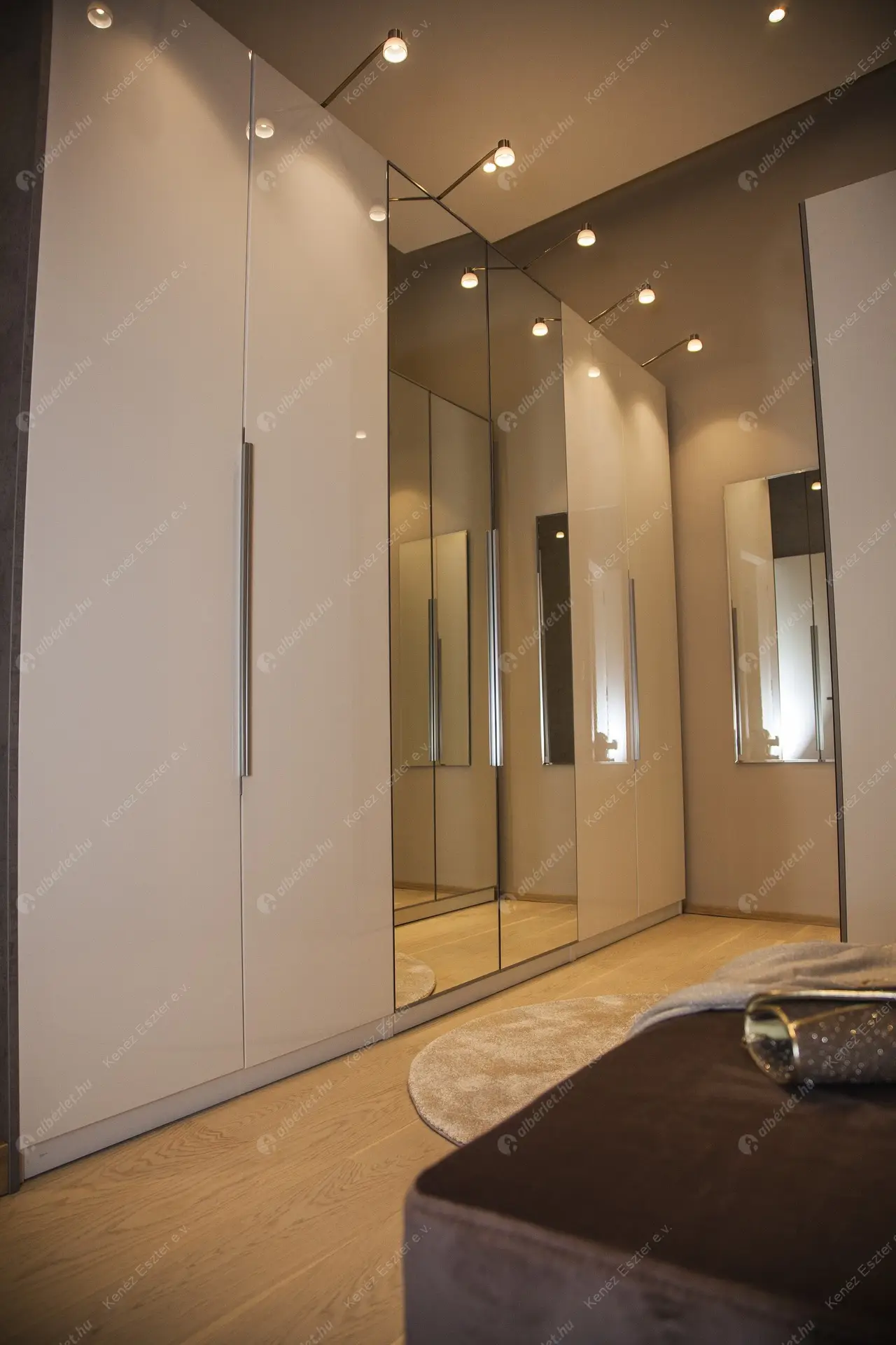 Kiadó albérlet 990000 Ft/hó áron: Budapest, V. kerület  Petőfi Sándor utca. Mérete: 127 nm, 3 szobás | Alberlet.hu - 6374941