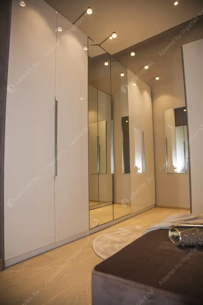 Kiadó albérlet 950000 Ft/hó áron: Budapest, V. kerület  Petőfi Sándor utca. Mérete: 127 nm, 3 szobás | Alberlet.hu - 6517658