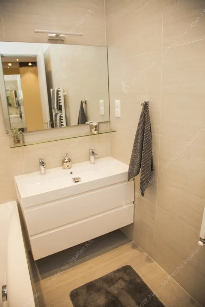 Kiadó albérlet 950000 Ft/hó áron: Budapest, V. kerület  Petőfi Sándor utca. Mérete: 127 nm, 3 szobás | Alberlet.hu - 6517659