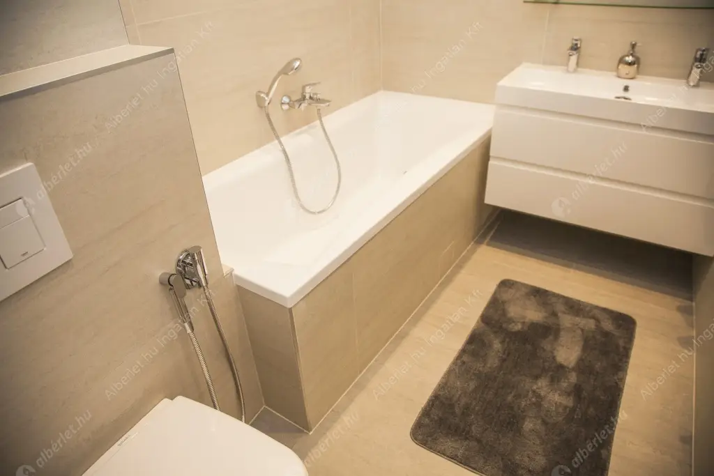 Kiadó albérlet 950000 Ft/hó áron: Budapest, V. kerület  Petőfi Sándor utca. Mérete: 127 nm, 3 szobás | Alberlet.hu - 6517662