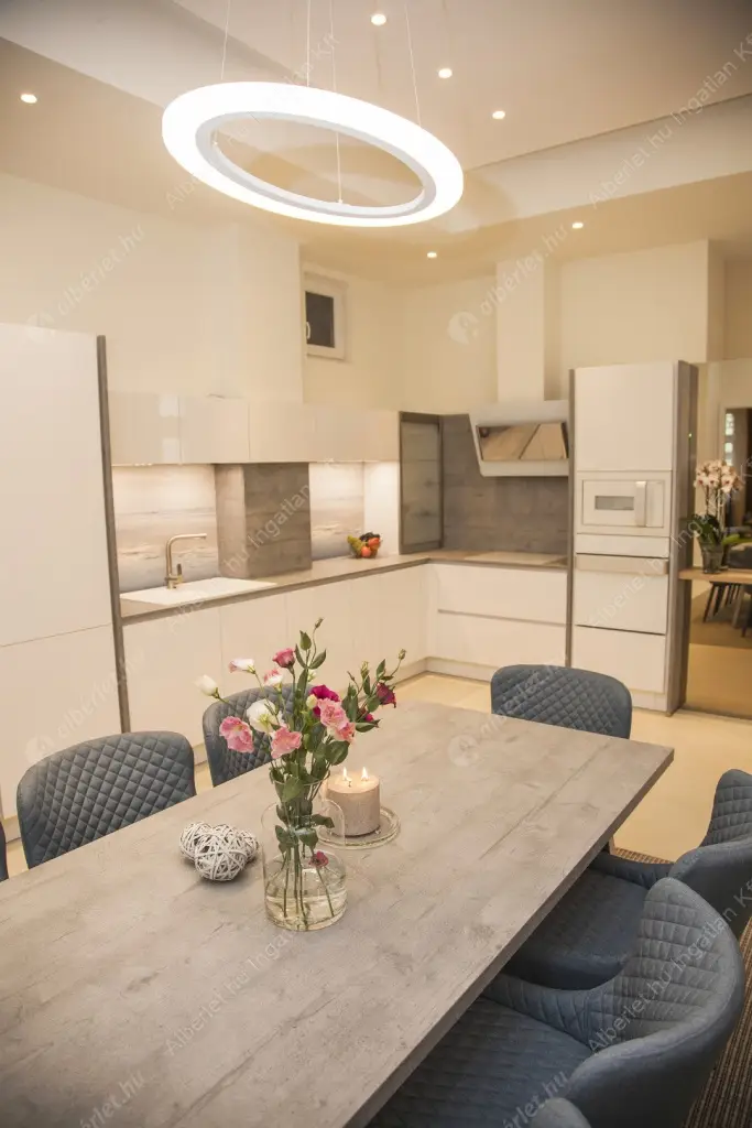 Kiadó albérlet 950000 Ft/hó áron: Budapest, V. kerület  Petőfi Sándor utca. Mérete: 127 nm, 3 szobás | Alberlet.hu - 6617630