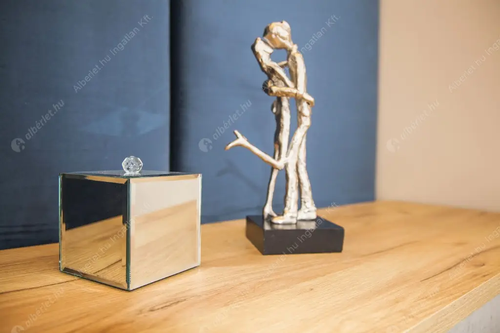 Kiadó albérlet 950000 Ft/hó áron: Budapest, V. kerület  Petőfi Sándor utca. Mérete: 127 nm, 3 szobás | Alberlet.hu - 6617641