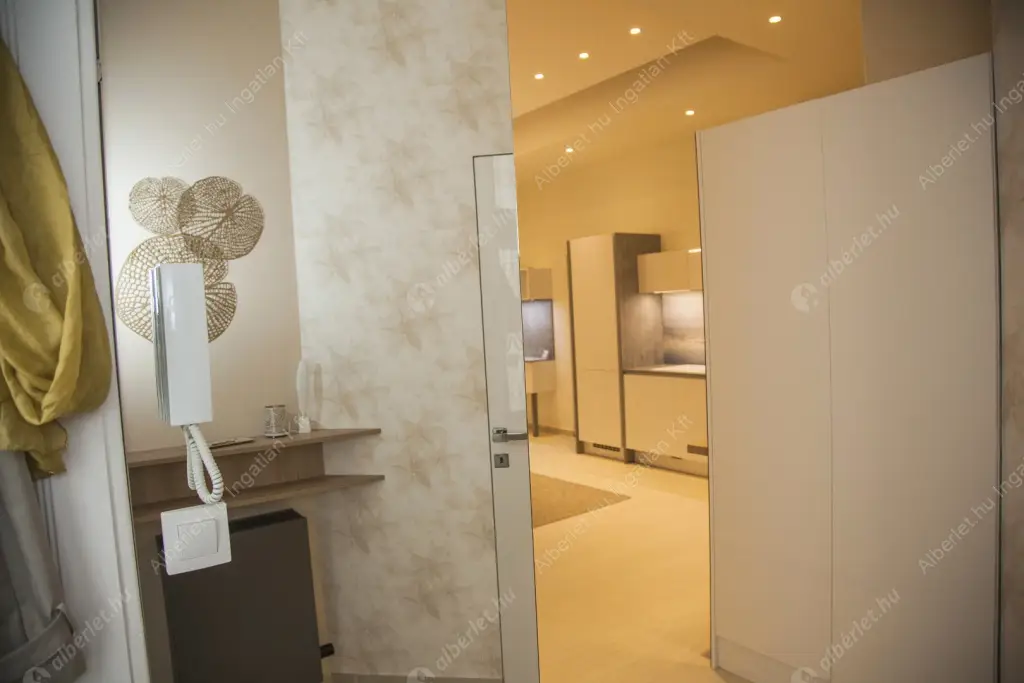 Kiadó albérlet 950000 Ft/hó áron: Budapest, V. kerület  Petőfi Sándor utca. Mérete: 127 nm, 3 szobás | Alberlet.hu - 6617648