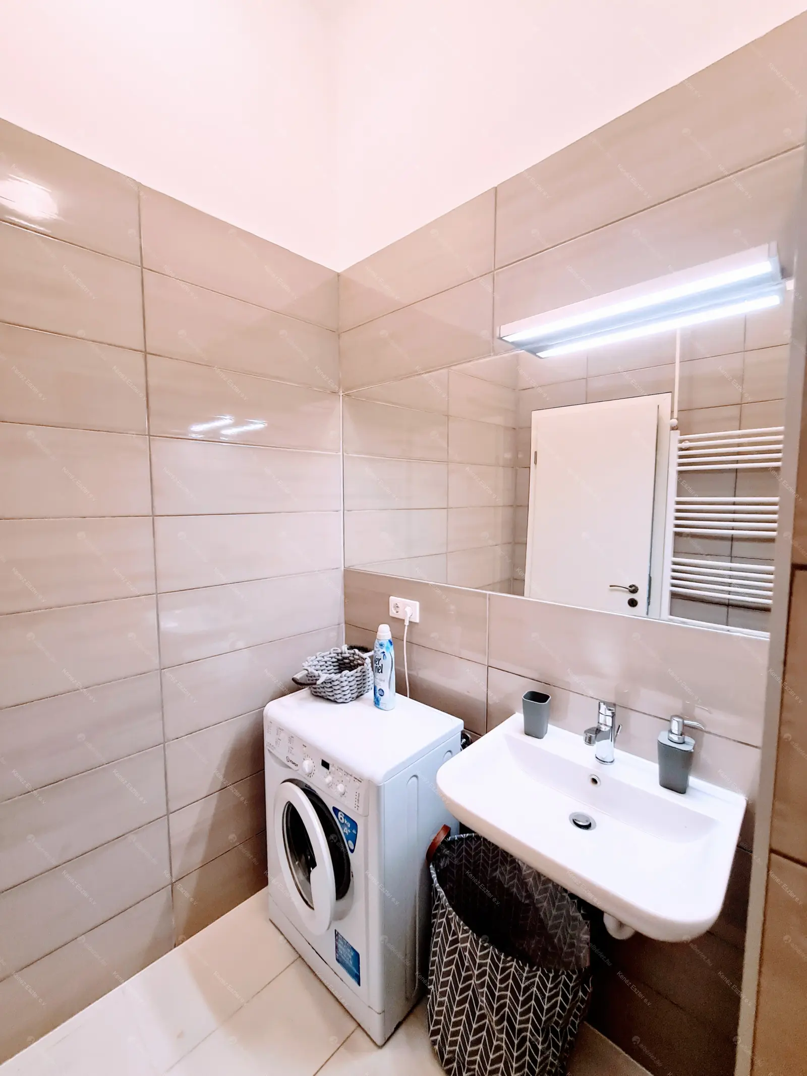 Kiadó albérlet 320000 Ft/hó áron: Budapest, V. kerület  Petőfi Sándor utca. Mérete: 60 nm, 2 szobás | Alberlet.hu - 6707315