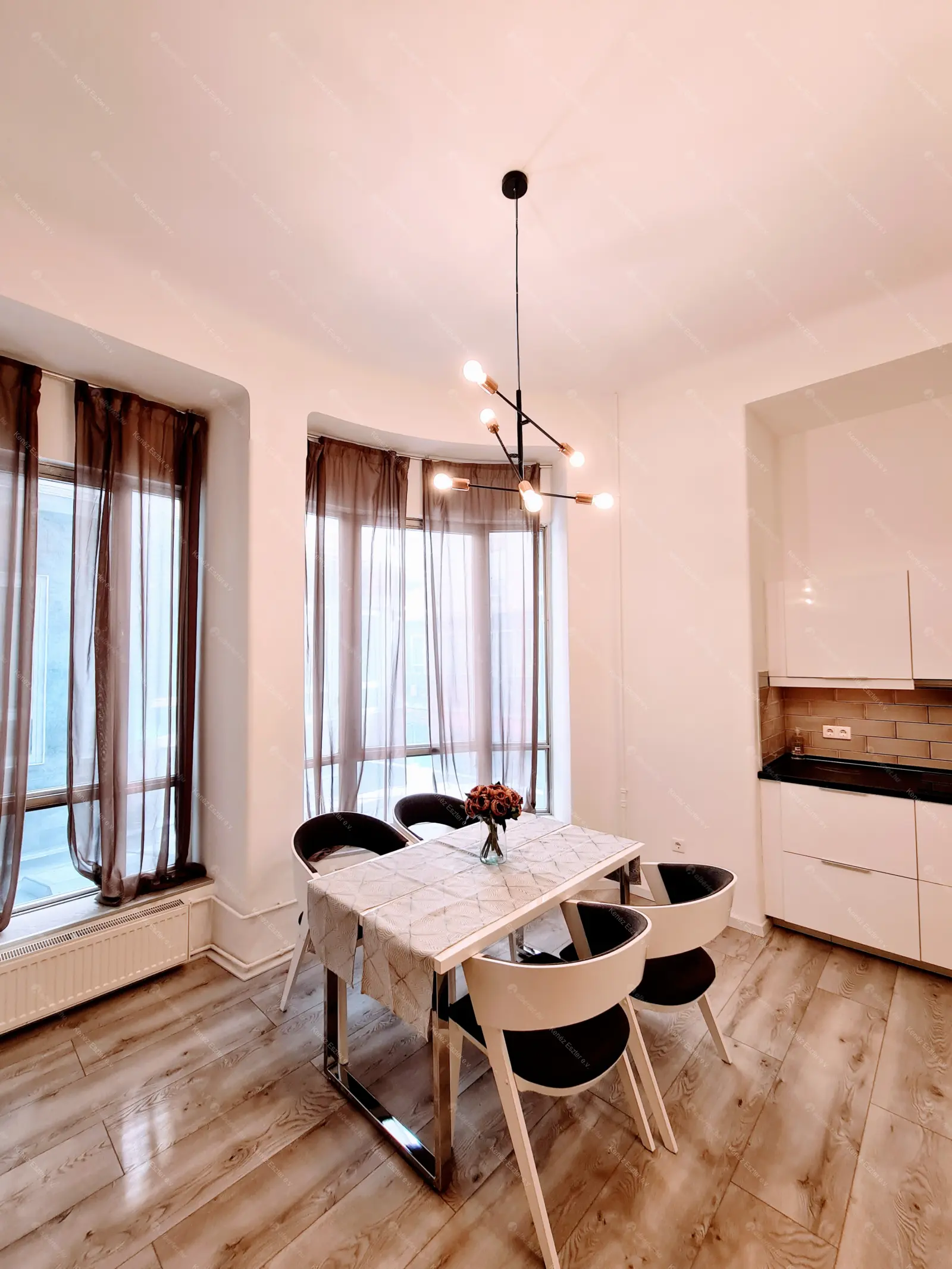 Kiadó albérlet 320000 Ft/hó áron: Budapest, V. kerület  Petőfi Sándor utca. Mérete: 60 nm, 2 szobás | Alberlet.hu - 6707321