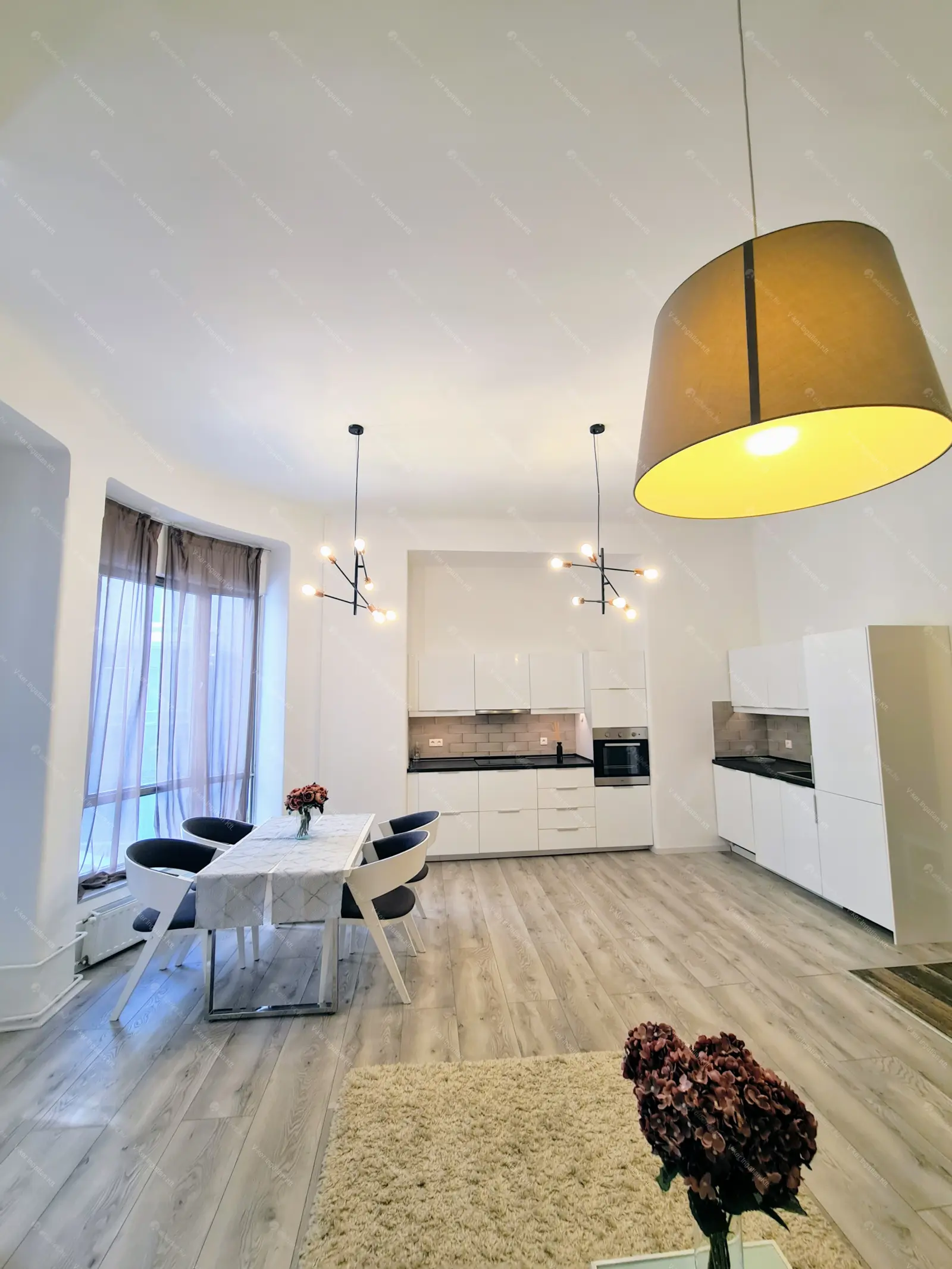 Kiadó albérlet 345000 Ft/hó áron: Budapest, V. kerület  Petőfi Sándor utca. Mérete: 60 nm, 2 szobás | Alberlet.hu - 6707874