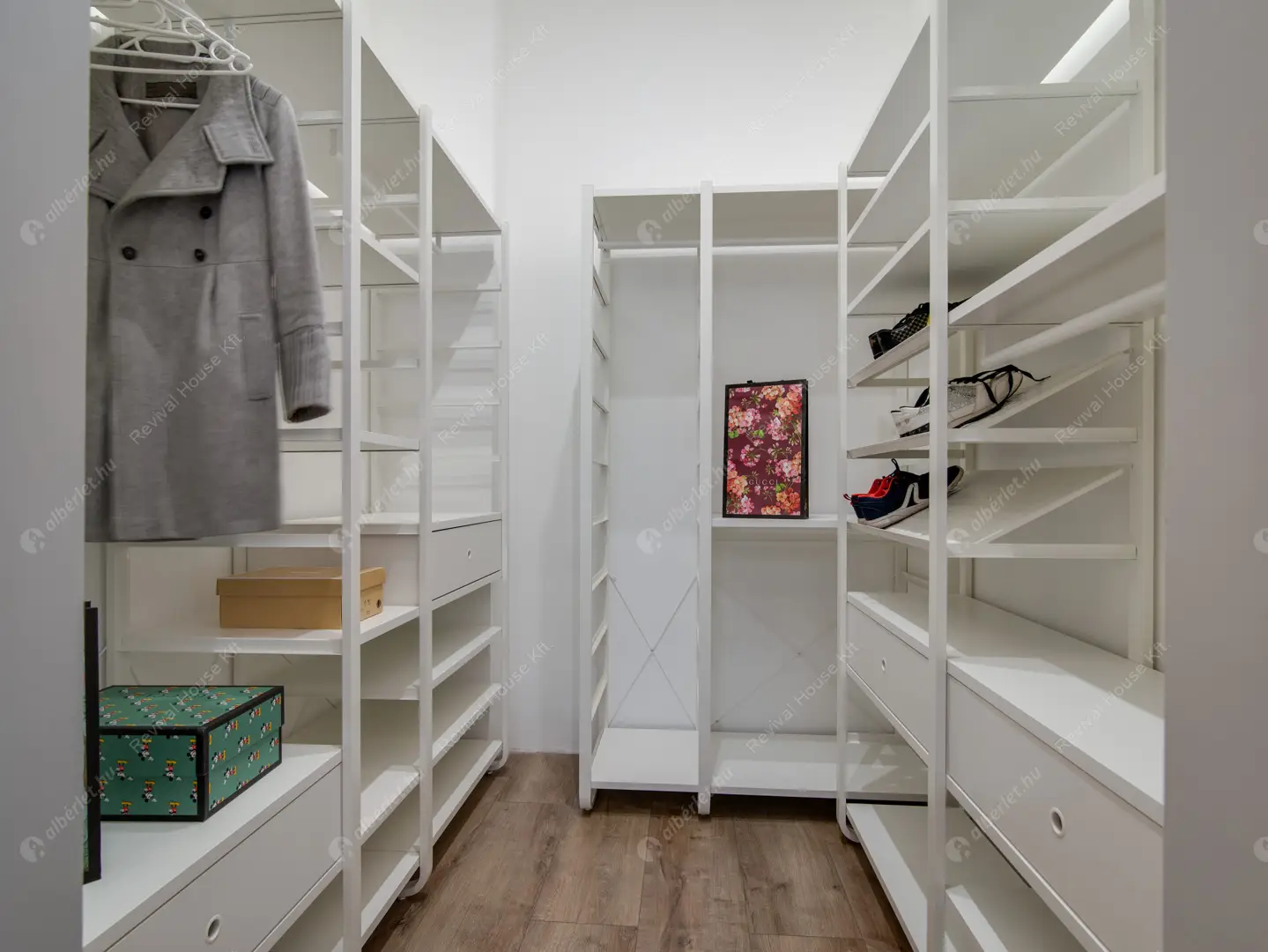 Kiadó albérlet 614000 Ft/hó áron: Budapest, V. kerület  Petőfi Sándor utca. Mérete: 65 nm, 3 szobás | Alberlet.hu - 6586147