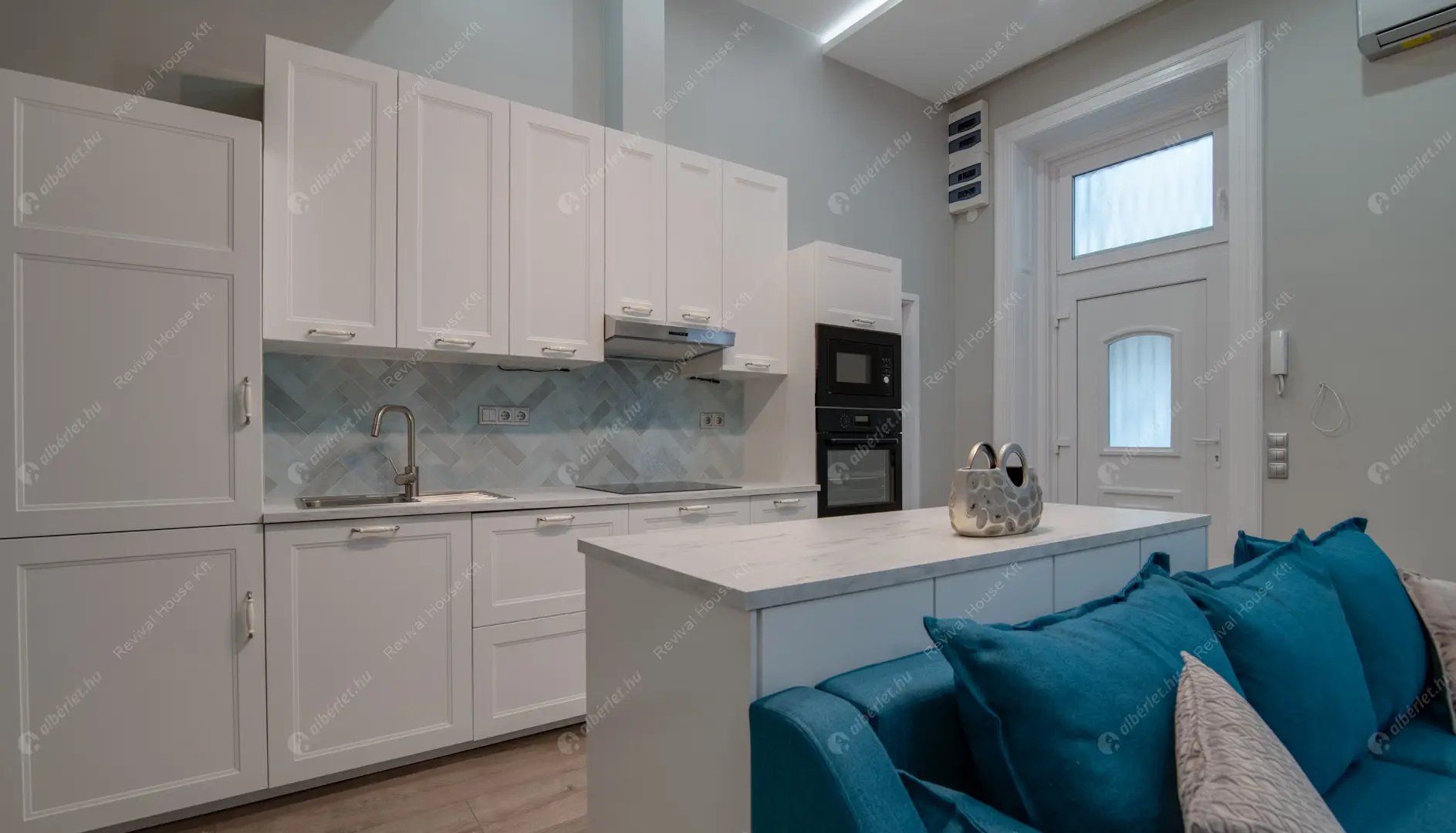 Kiadó albérlet 614000 Ft/hó áron: Budapest, V. kerület  Petőfi Sándor utca. Mérete: 65 nm, 3 szobás | Alberlet.hu - 6586157