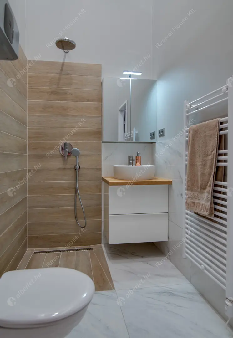 Kiadó albérlet 614000 Ft/hó áron: Budapest, V. kerület  Petőfi Sándor utca. Mérete: 65 nm, 3 szobás | Alberlet.hu - 6586159