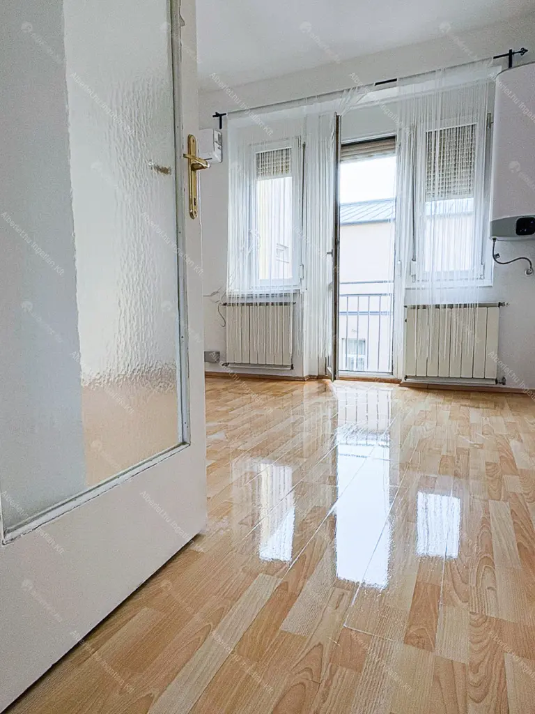 Kiadó albérlet 340000 Ft/hó áron: Budapest, V. kerület  Petőfi Sándor utca. Mérete: 67 nm, 2 szobás | Alberlet.hu - 6699099