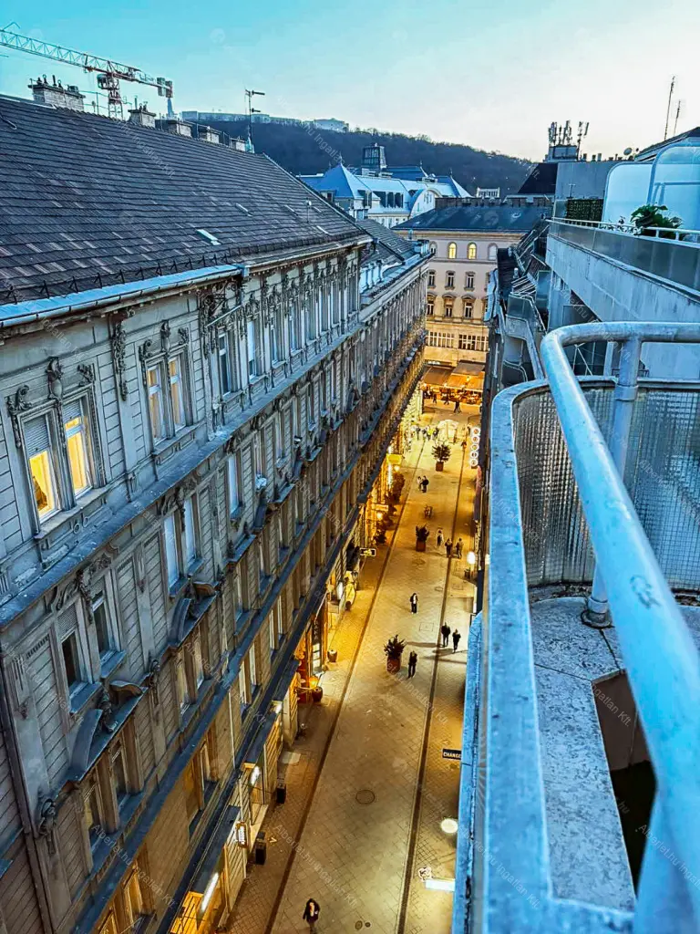 Kiadó albérlet 340000 Ft/hó áron: Budapest, V. kerület  Petőfi Sándor utca. Mérete: 67 nm, 2 szobás | Alberlet.hu - 6699104