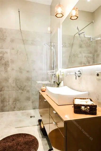 Kiadó albérlet 545000 Ft/hó áron: Budapest, V. kerület  Petőfi Sándor utca. Mérete: 81 nm, 2 szobás | Alberlet.hu - 6681601