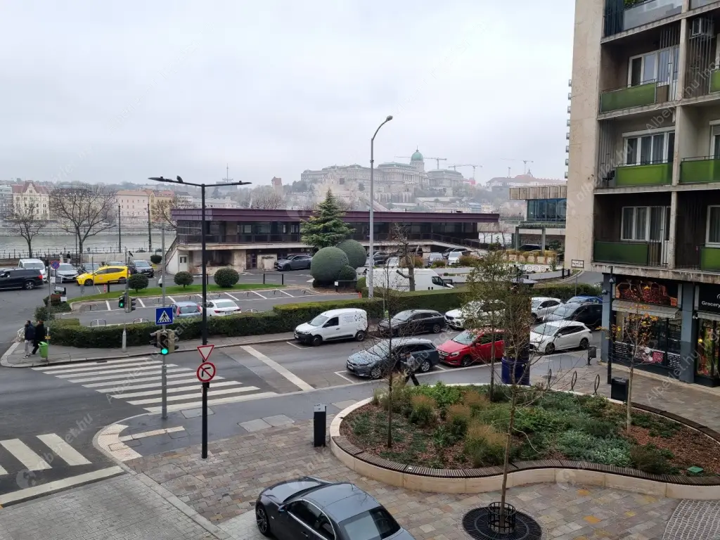 Kiadó albérlet 590000 Ft/hó áron: Budapest, V. kerület  Petőfi tér. Mérete: 113 nm, 3 szobás | Alberlet.hu - 6581896