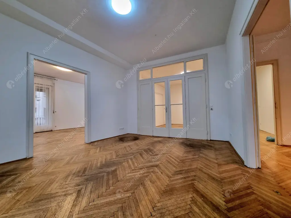 Kiadó albérlet 590000 Ft/hó áron: Budapest, V. kerület  Petőfi tér. Mérete: 113 nm, 3 szobás | Alberlet.hu - 6581905