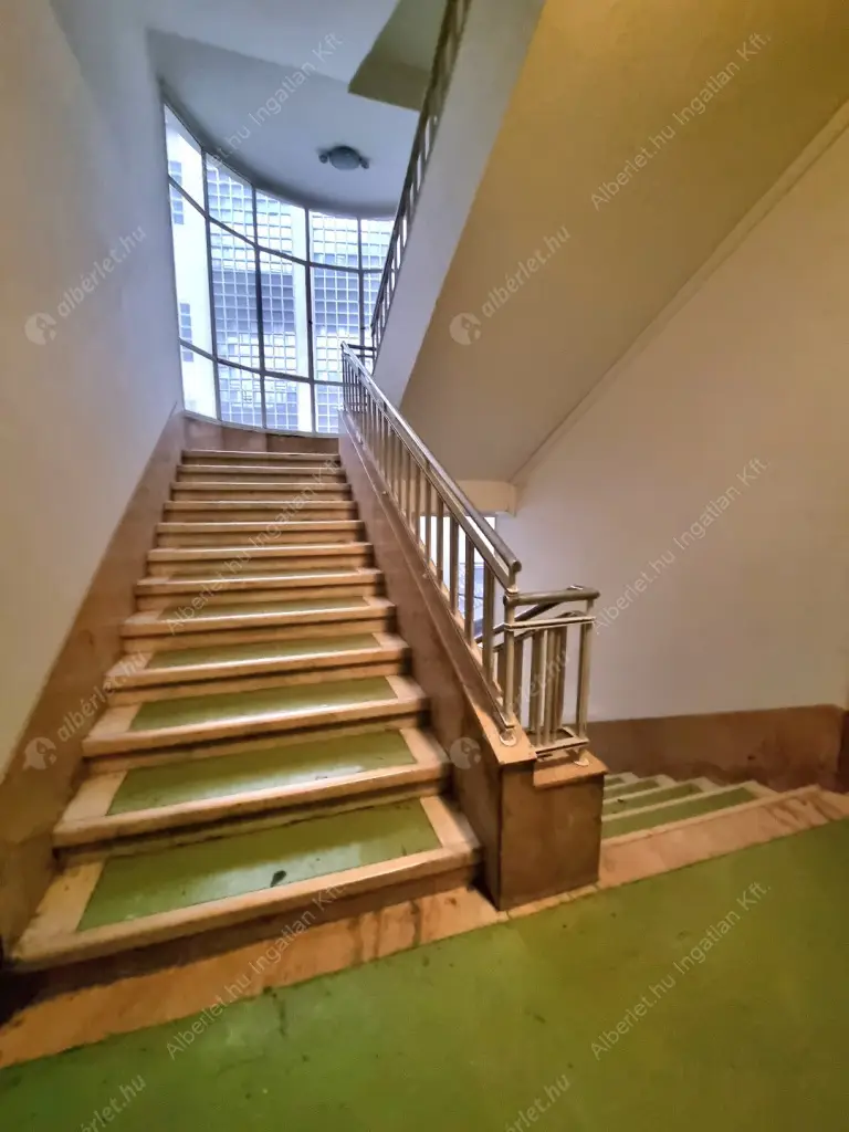 Kiadó albérlet 572000 Ft/hó áron: Budapest, V. kerület  Petőfi tér. Mérete: 113 nm, 3 szobás | Alberlet.hu - 6590416