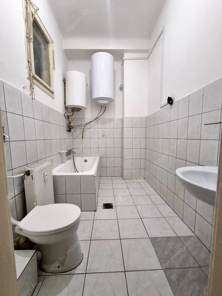 Kiadó albérlet 519000 Ft/hó áron: Budapest, V. kerület  Petőfi tér. Mérete: 113 nm, 3 szobás | Alberlet.hu - 6615140