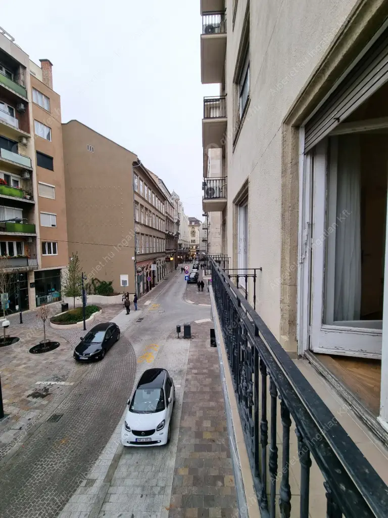 Kiadó albérlet 519000 Ft/hó áron: Budapest, V. kerület  Petőfi tér. Mérete: 113 nm, 3 szobás | Alberlet.hu - 6615148