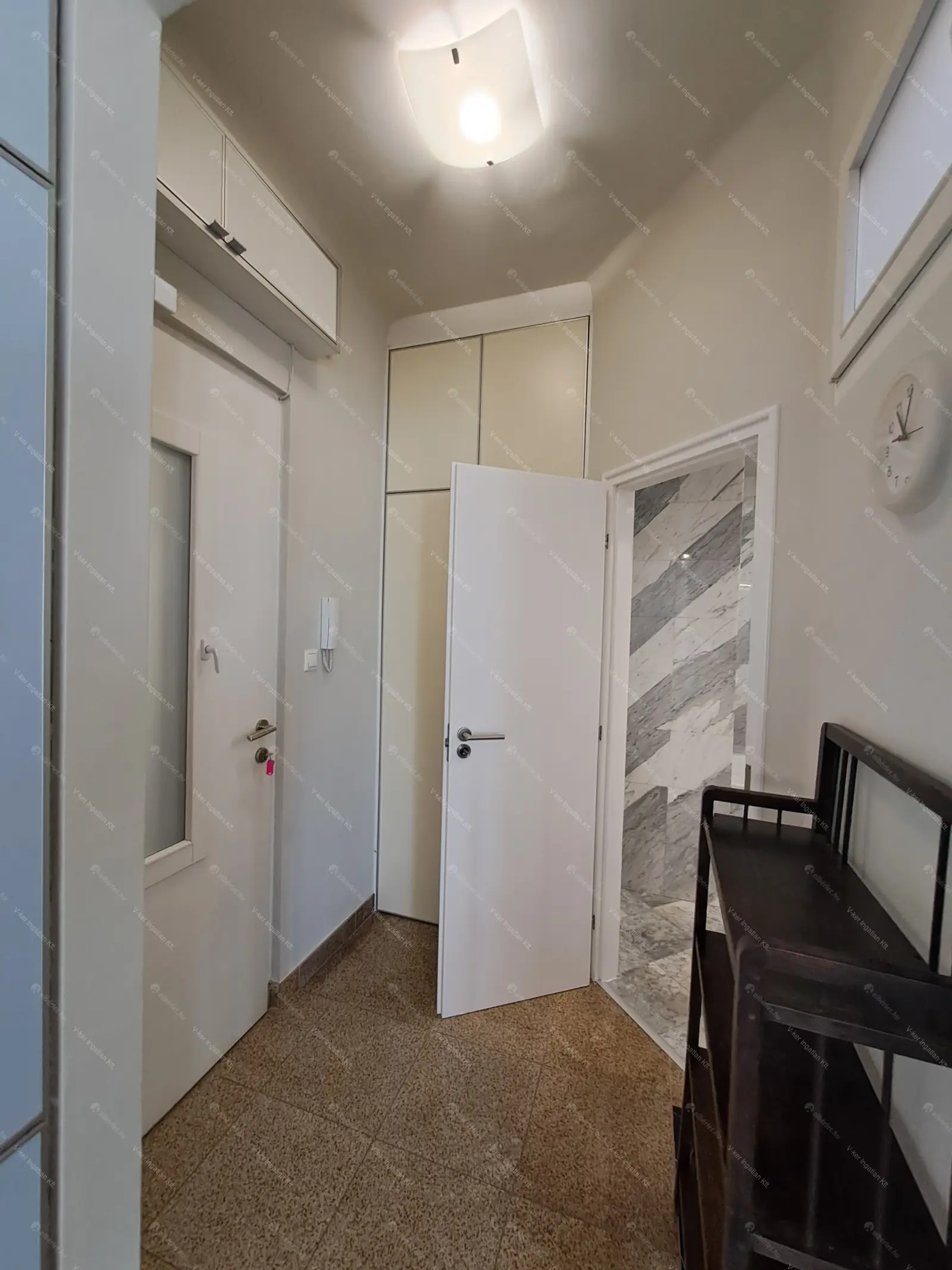 Kiadó albérlet 350000 Ft/hó áron: Budapest, V. kerület  Petőfi tér. Mérete: 52 nm, 2 szobás | Alberlet.hu - 6705144